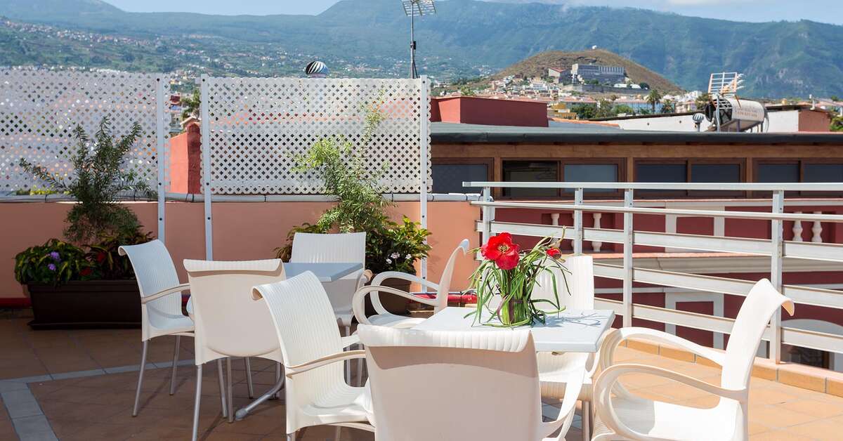 Een foto van het terras bij Globales Acuario Hotel