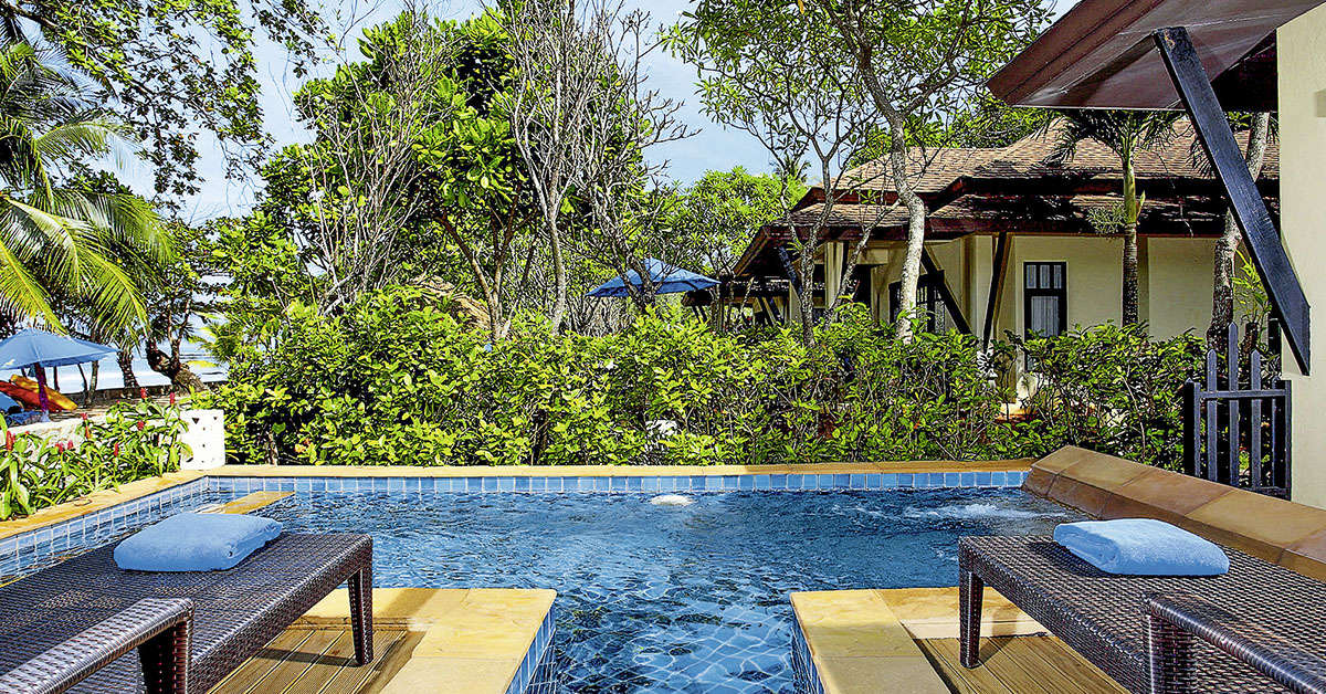 Een foto van het zwembad bij Centara Seaview Resort Khao Lak