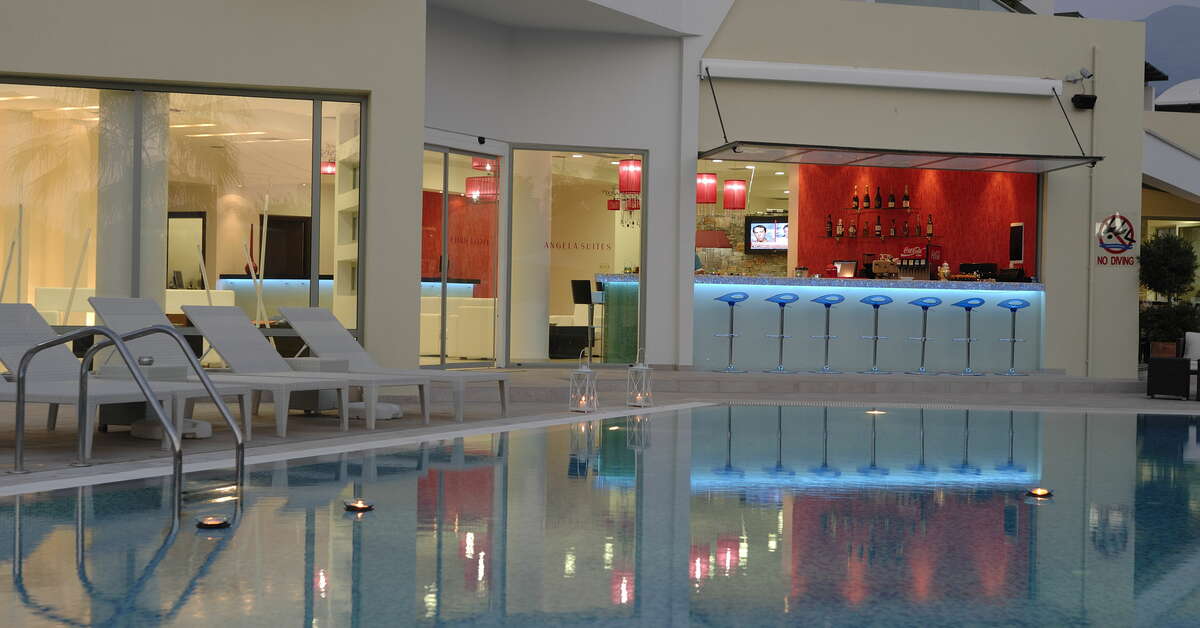 Ein Foto vom Pool im Angela Suites Boutique Hotel