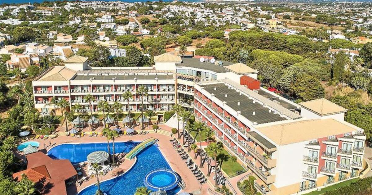 Een foto van de buitenkant van Hotel Baia Grande