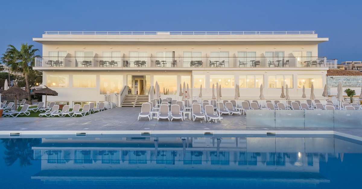 Een foto van het zwembad bij Hotel Atolon & Kaafu Beach Club