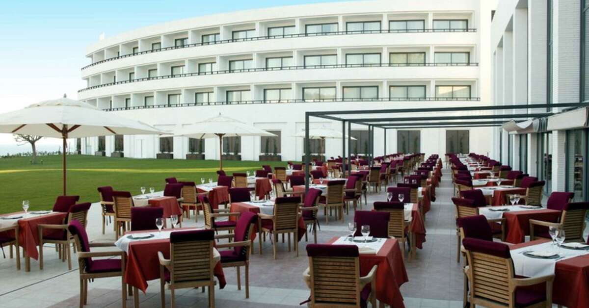Een foto van het terras bij Eurostars Sitges