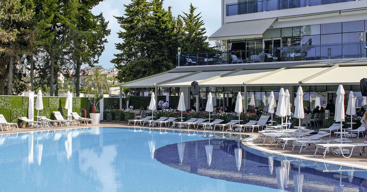 Ein Foto vom Pool im Azura Deluxe Resort & Spa