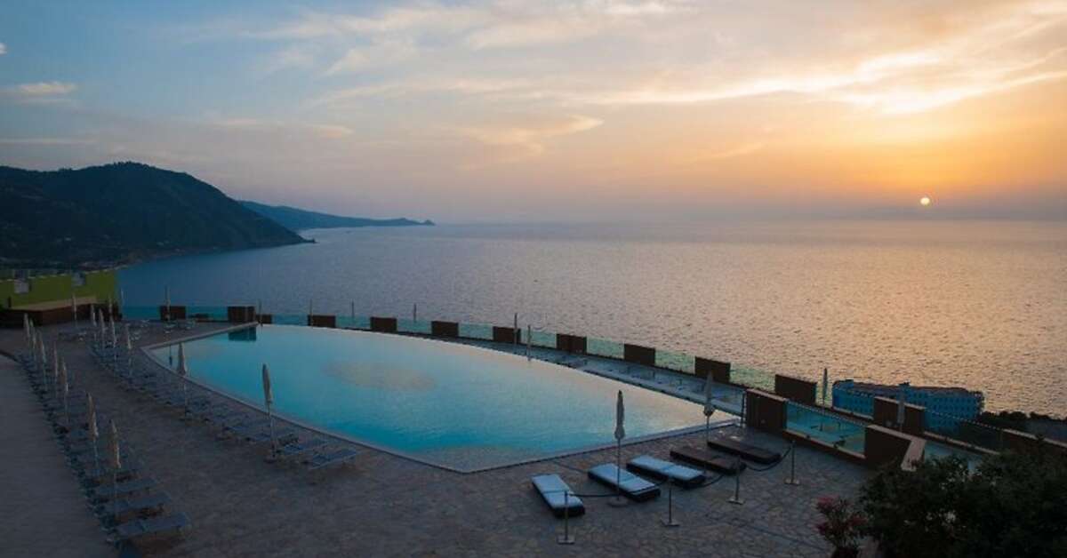 Een foto van het zwembad bij GH Avalon Sikani Resort