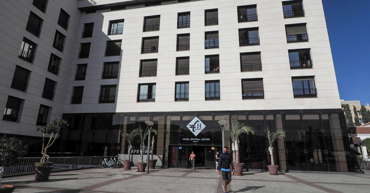 Een foto van de buitenkant van Hotel Zentral Center