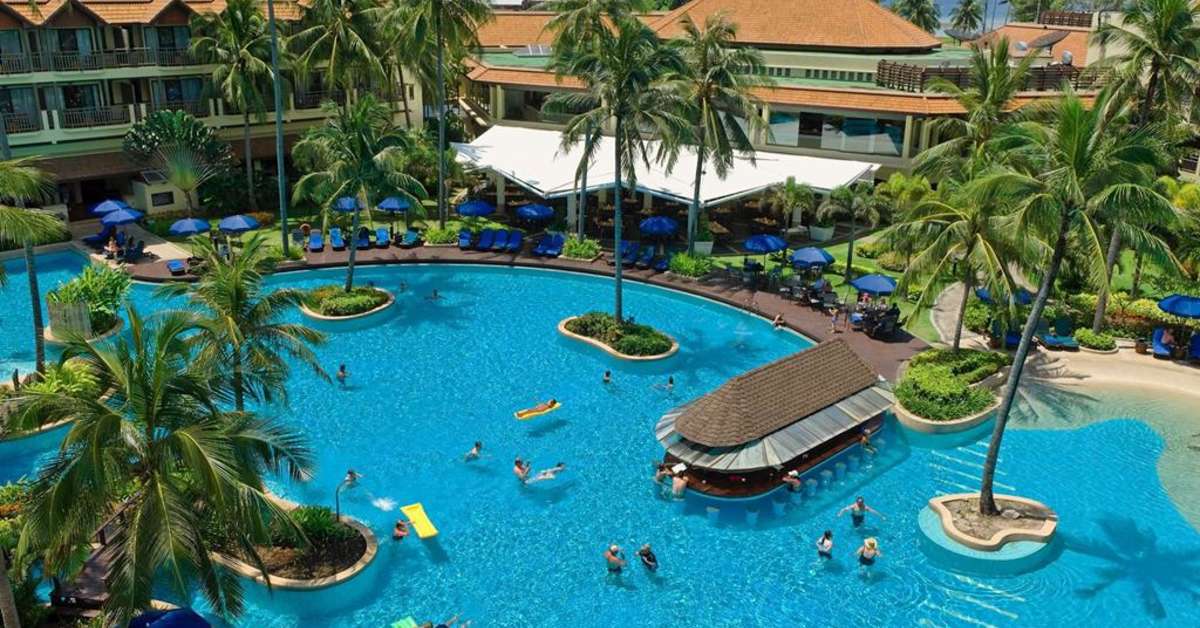 Een foto van het zwembad bij Phuket Marriott Resort & Spa Merlin Beach