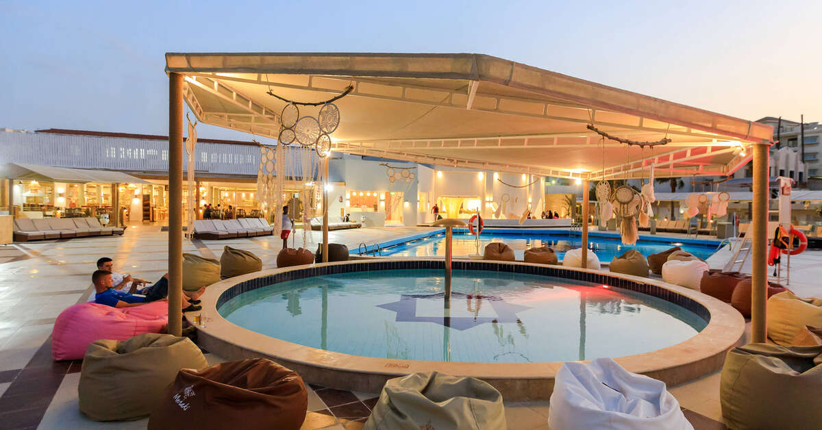Een foto van het zwembad bij Meraki Resort