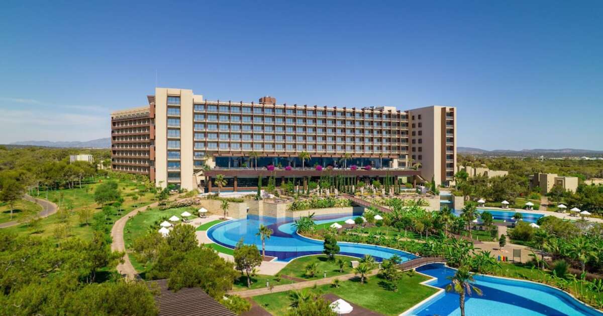 Een foto van het zwembad bij Concorde Luxury Resort