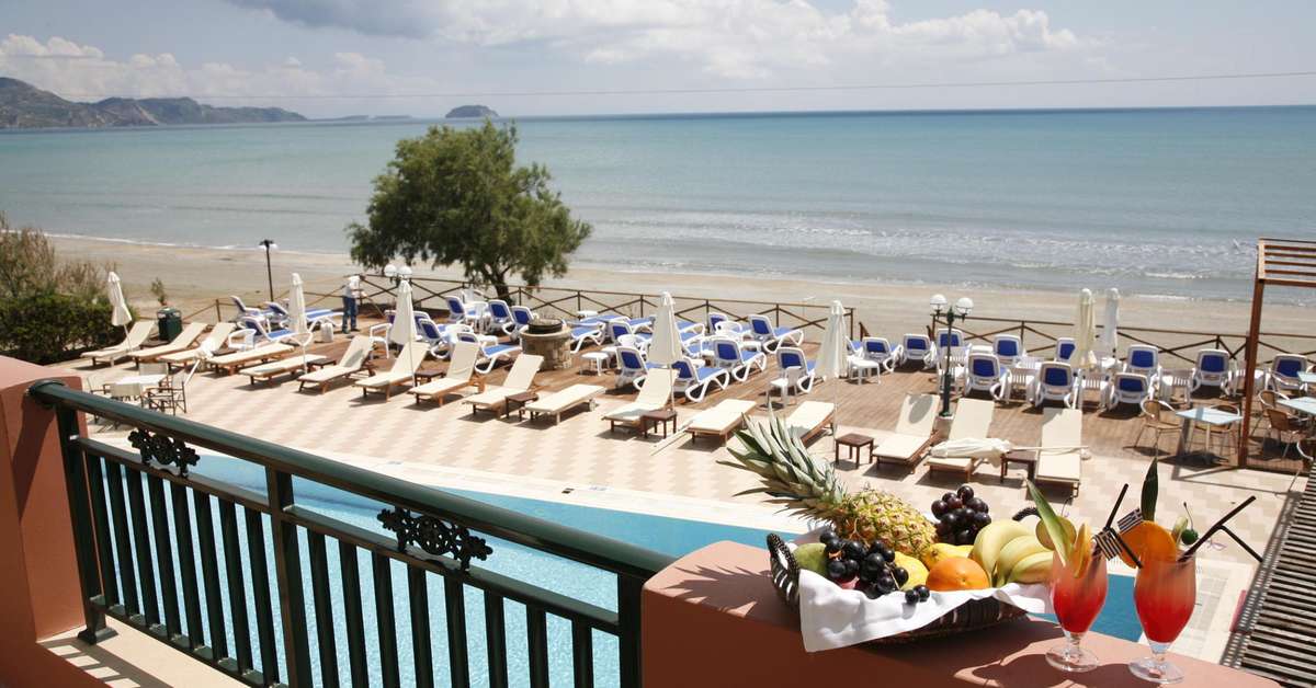 Een foto van het zwembad bij Mediterranean Beach Resort