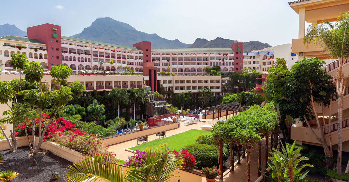 Een foto van het zwembad bij Hotel Best Jacaranda
