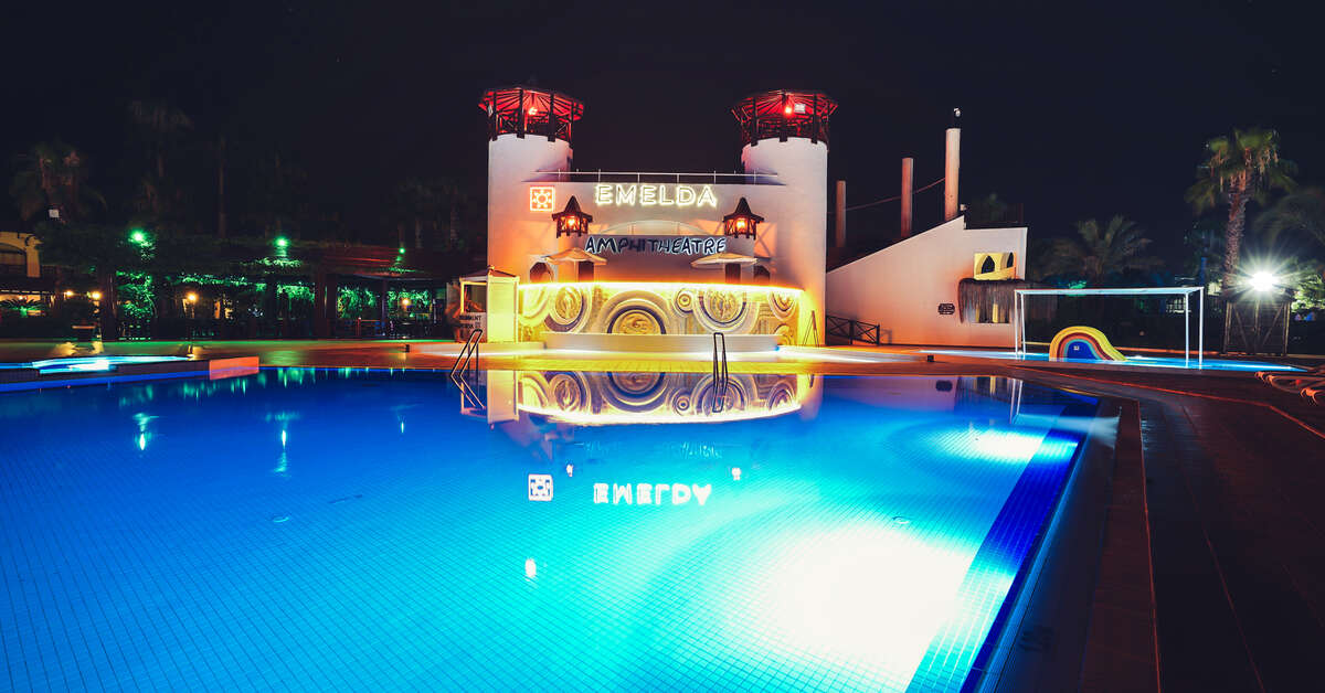 Een foto van het zwembad bij Emelda Sun Club