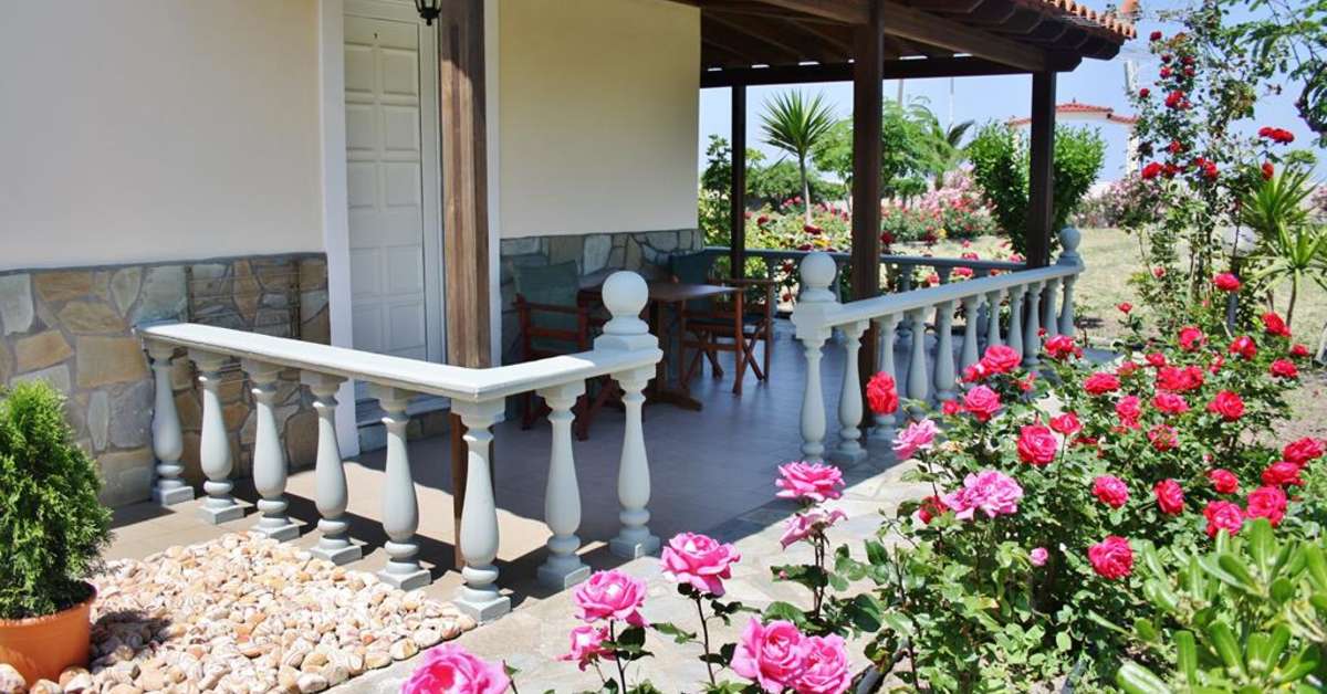 Een foto van de buitenkant van Villa Vicky Studios