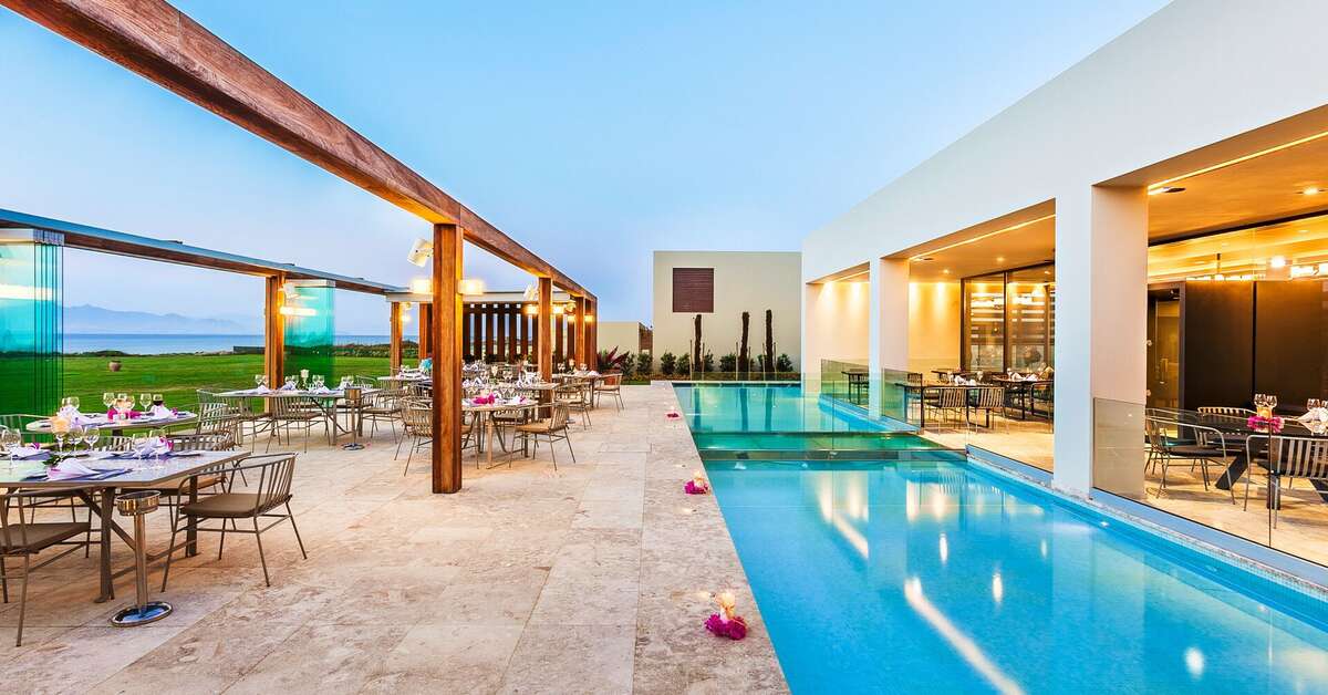 Een foto van het zwembad bij Hotel Astir Odysseus