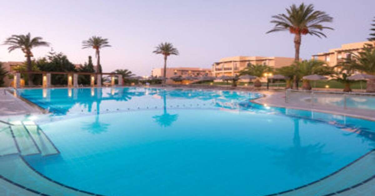 Een foto van het zwembad bij Horizon Beach Resort