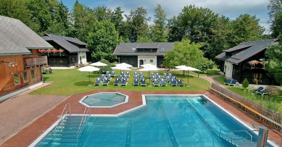 Een foto van het zwembad bij Vakantiepark Naturelhotel Schönleitn