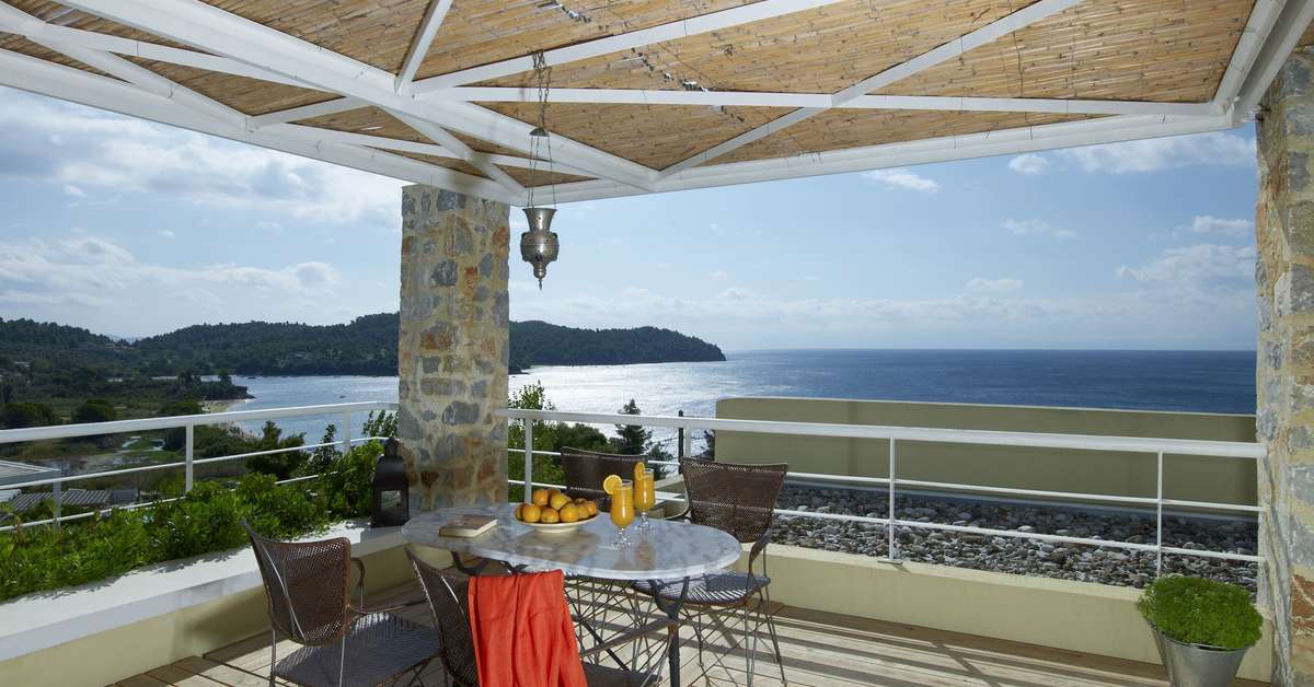 Een foto van het terras bij Atrium Hotel Skiathos
