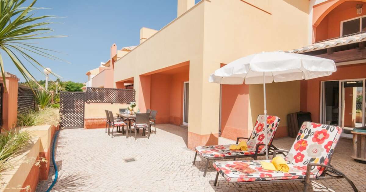 Een foto van het terras bij Jardim da Meia Praia