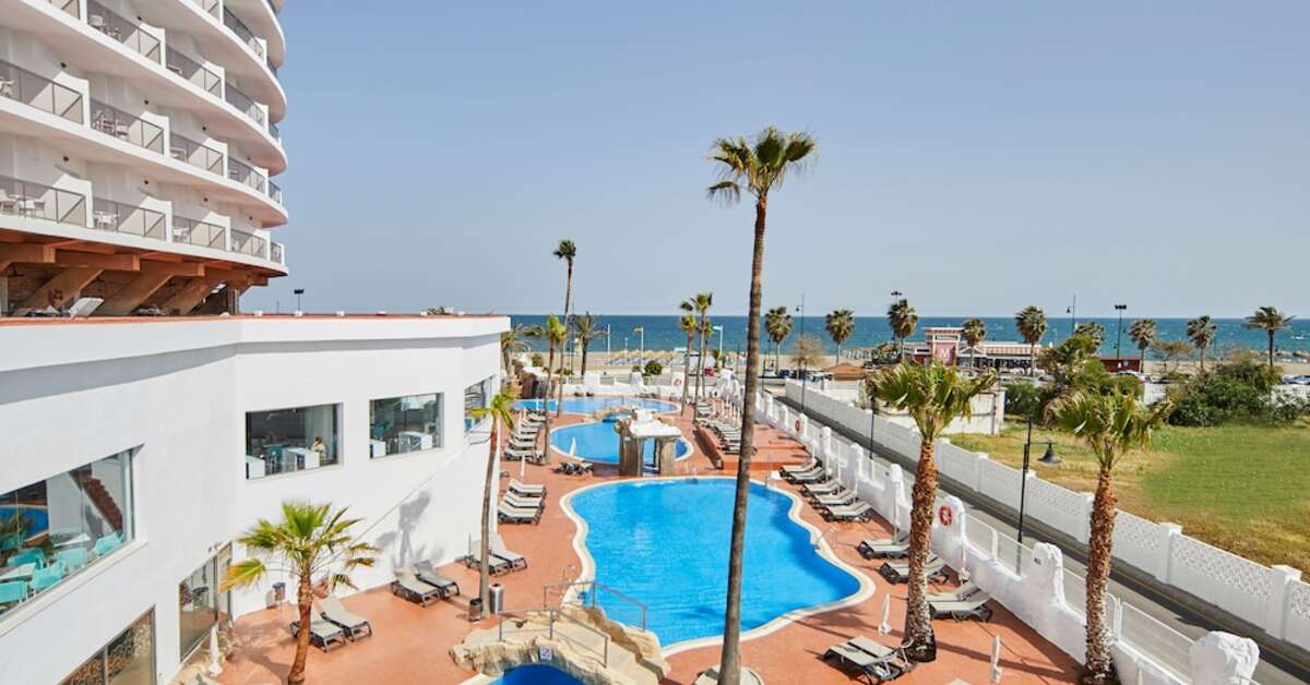 Een foto van het zwembad bij Hotel Ibersol Torremolinos Beach