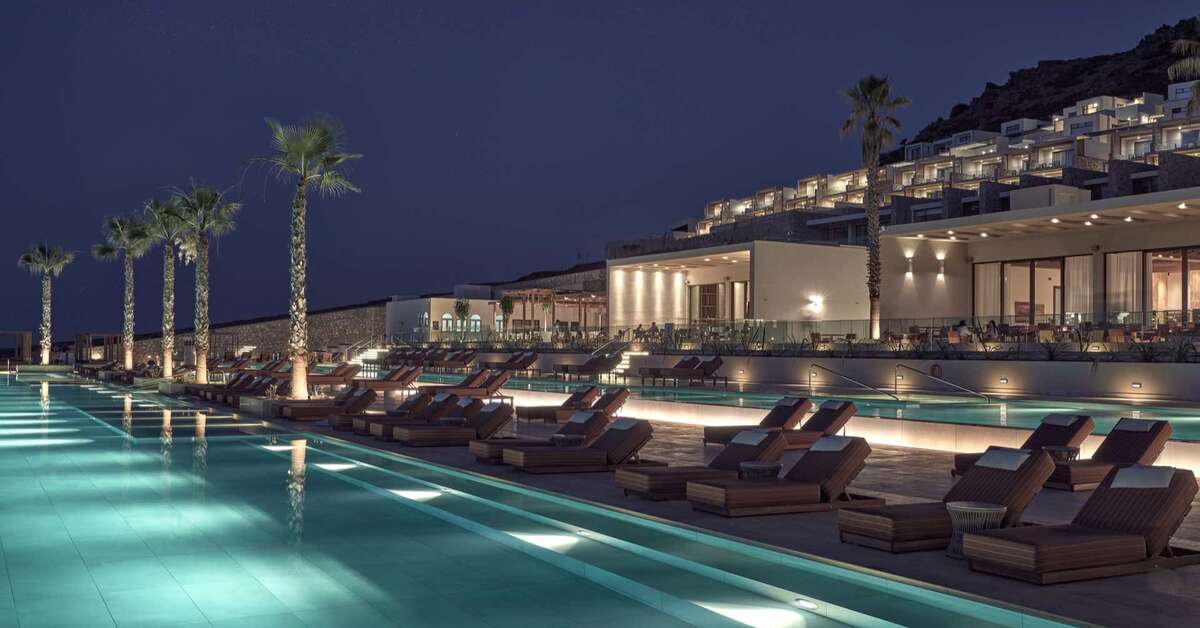 Een foto van het zwembad bij The Royal Senses Resort & Spa Crete