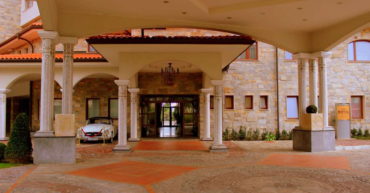 Ein Foto von der Außenansicht des Helena Sands Hotel