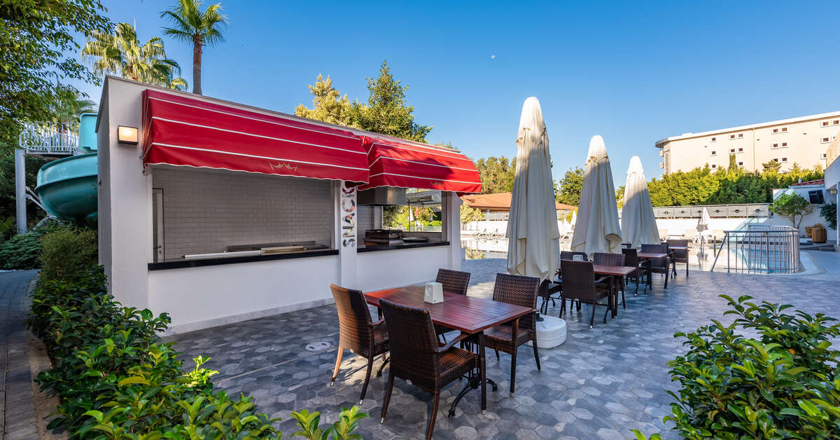 Een foto van de faciliteiten bij White City Beach Hotel