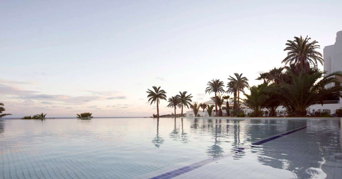 Een foto van het zwembad bij Salini Resort