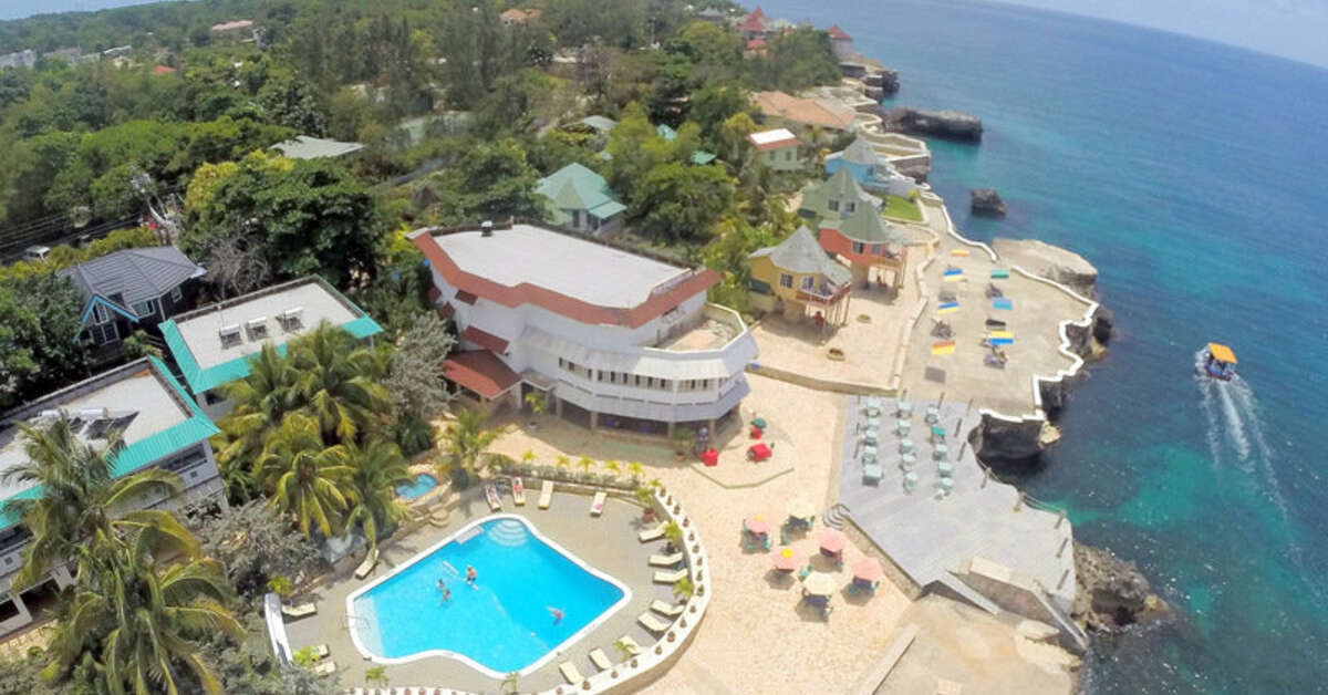 Een foto van de buitenkant van Samsara Cliff Resort