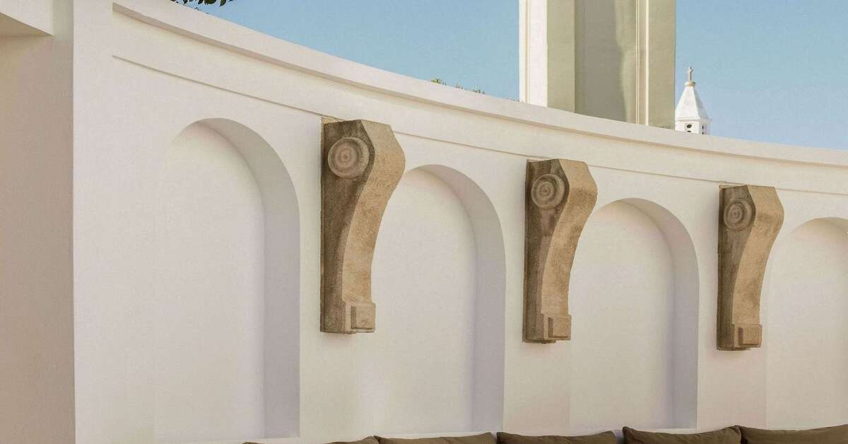 Een foto van Canvas by Mitsis Petit Palais
