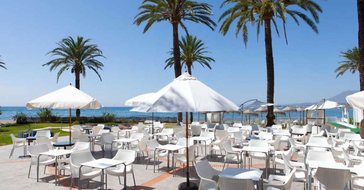Een foto van het terras bij Sol Marbella Estepona Atalaya Park