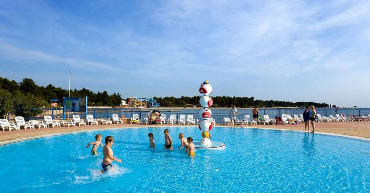 Een foto van het zwembad bij Appartementen Katoro Plava Laguna