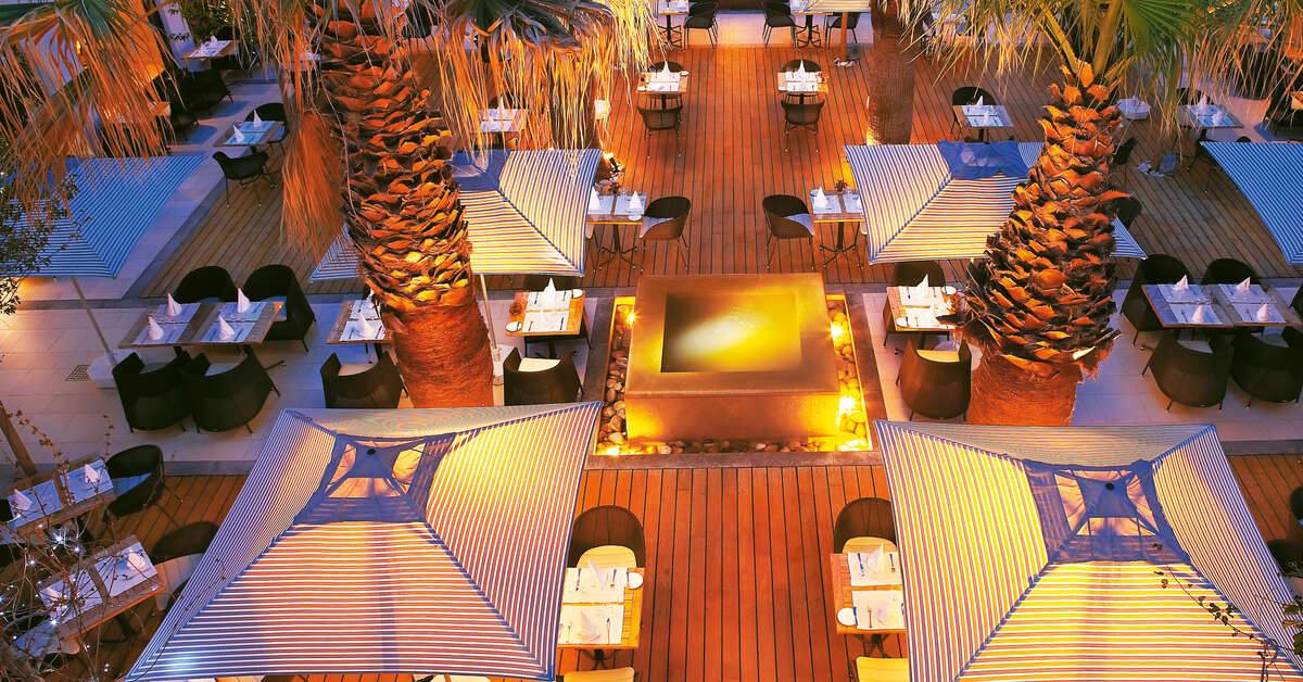Een foto van het terras bij Grecotel Creta Palace