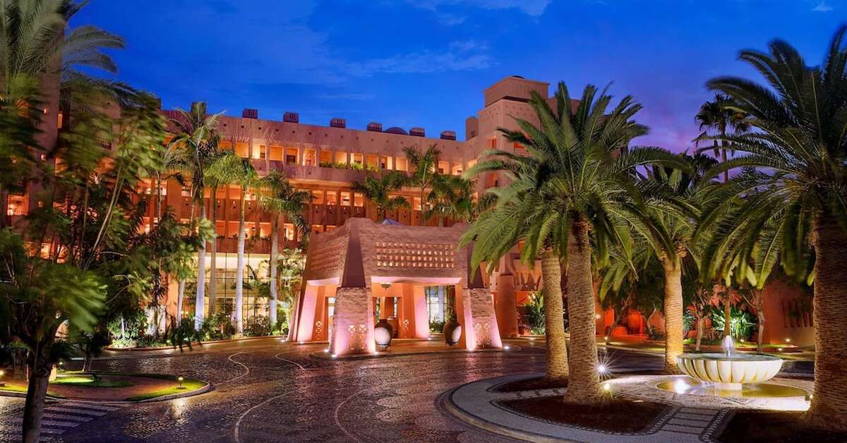 Ein Foto von der Außenansicht des The Ritz-Carlton Abama