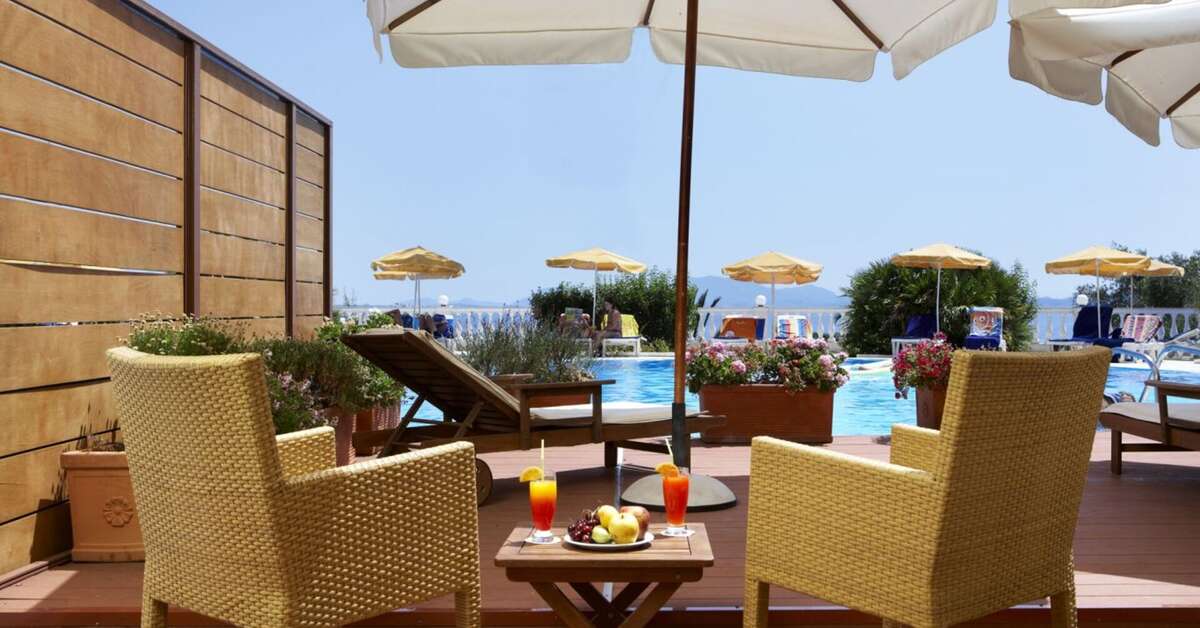 Een foto van het terras bij Sunshine Corfu Hotel & Spa