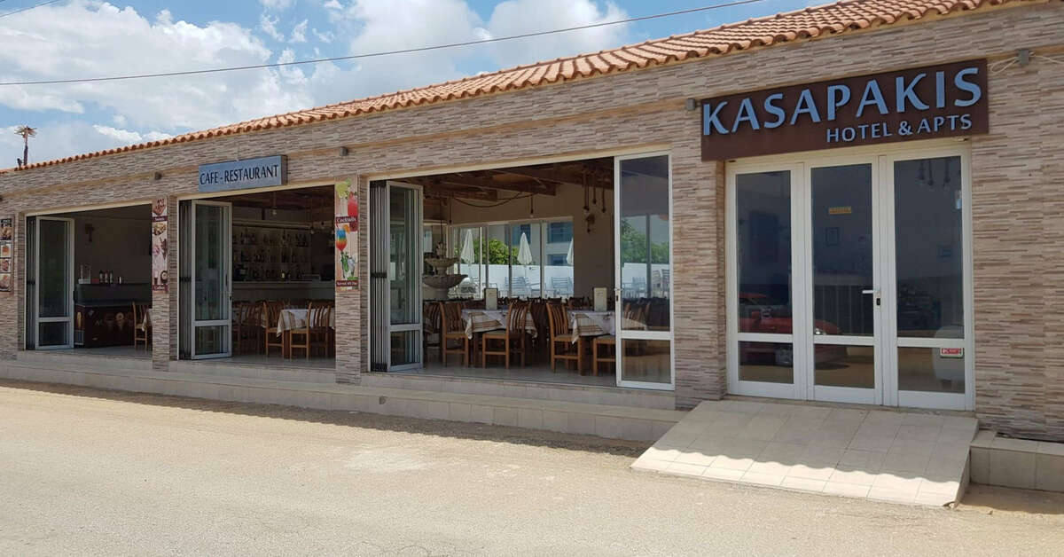 Een foto van de buitenkant van Kasapakis Aparthotel