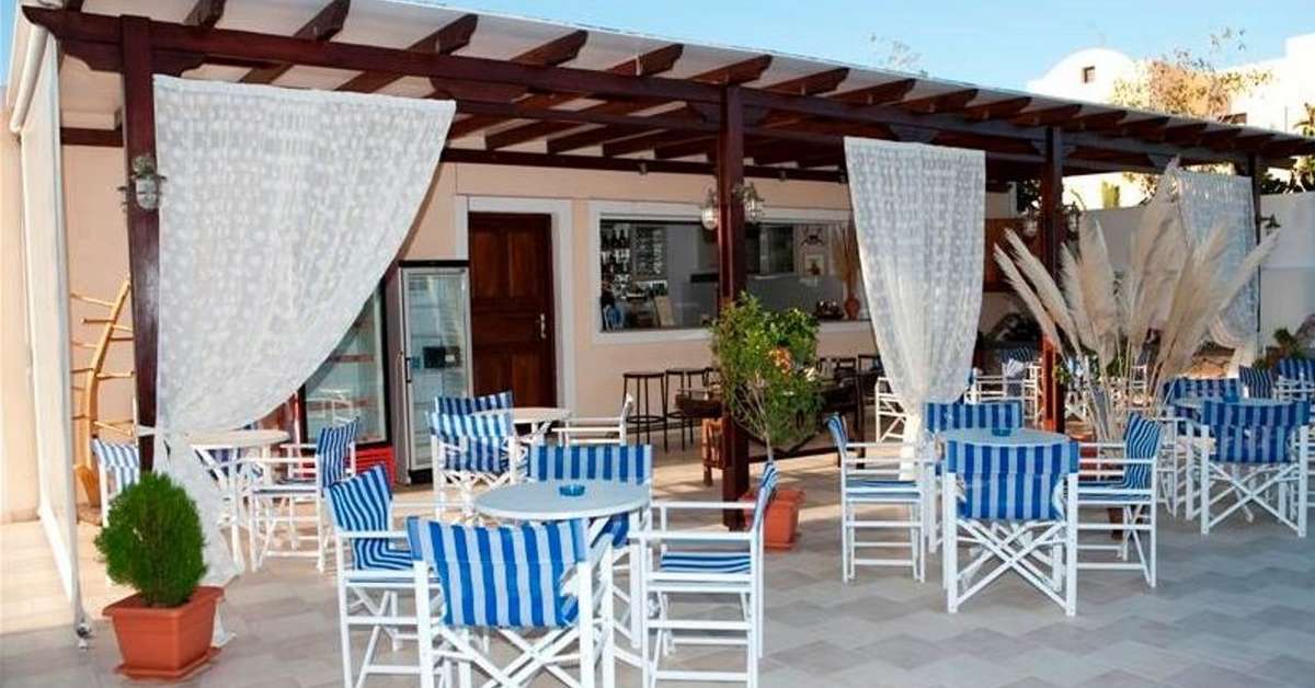 Een foto van het terras bij Villa Angira