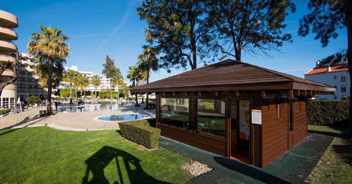 Een foto van het terras bij Vila Gale Cerro Alagoa