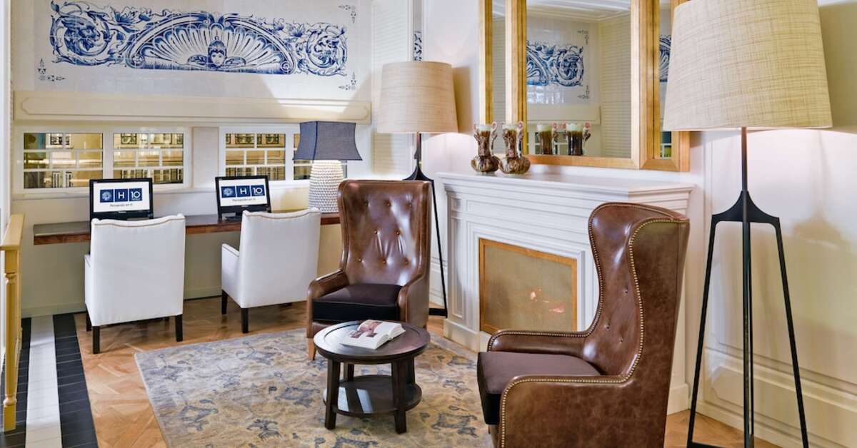 Een foto van het interieur van H10 Duque de Loule