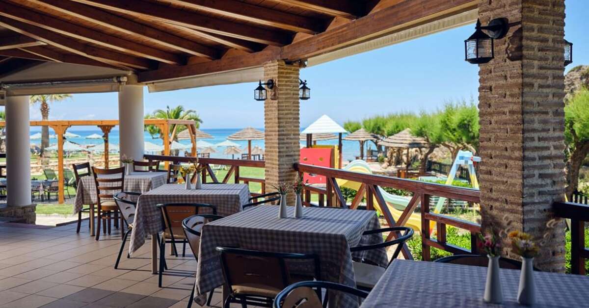 Een foto van Plaka Beach Resort