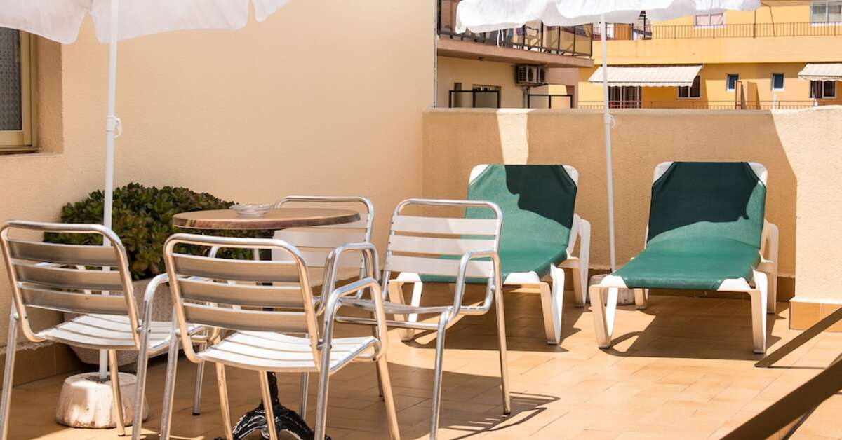 Een foto van het terras bij Hotel Camposol