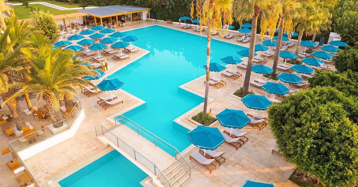 Een foto van het zwembad bij Mitsis Faliraki Beach Hotel & Spa
