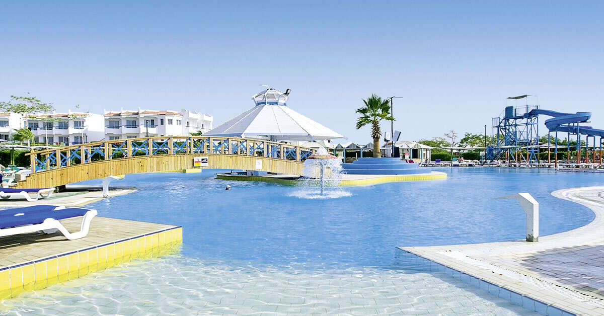 Een foto van het zwembad bij Dreams Beach Resort Sharm El Sheikh