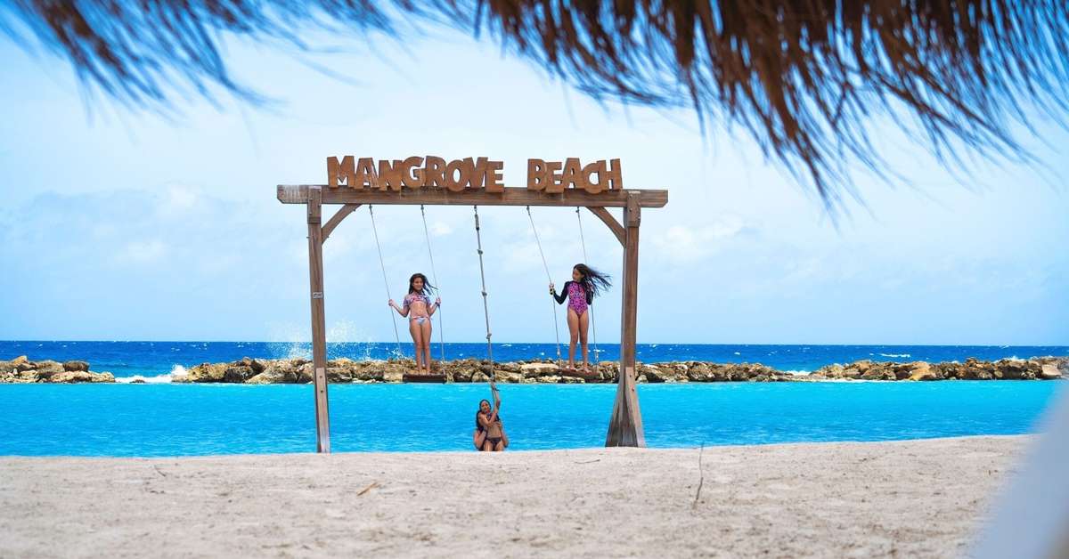 Een foto van het strand bij Mangrove Beach Resort