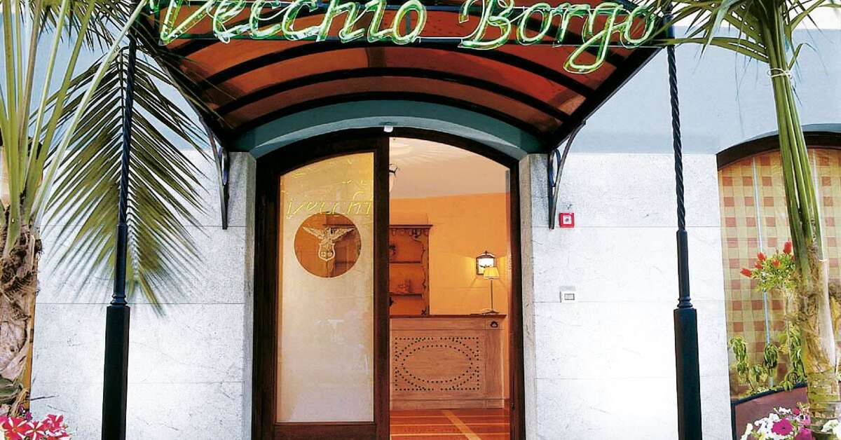 Een foto van de buitenkant van Hotel Vecchio Borgo