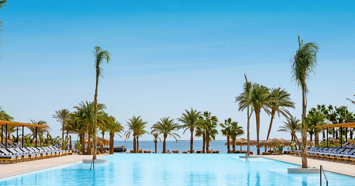 Een foto van het zwembad bij Serry Beach Resort