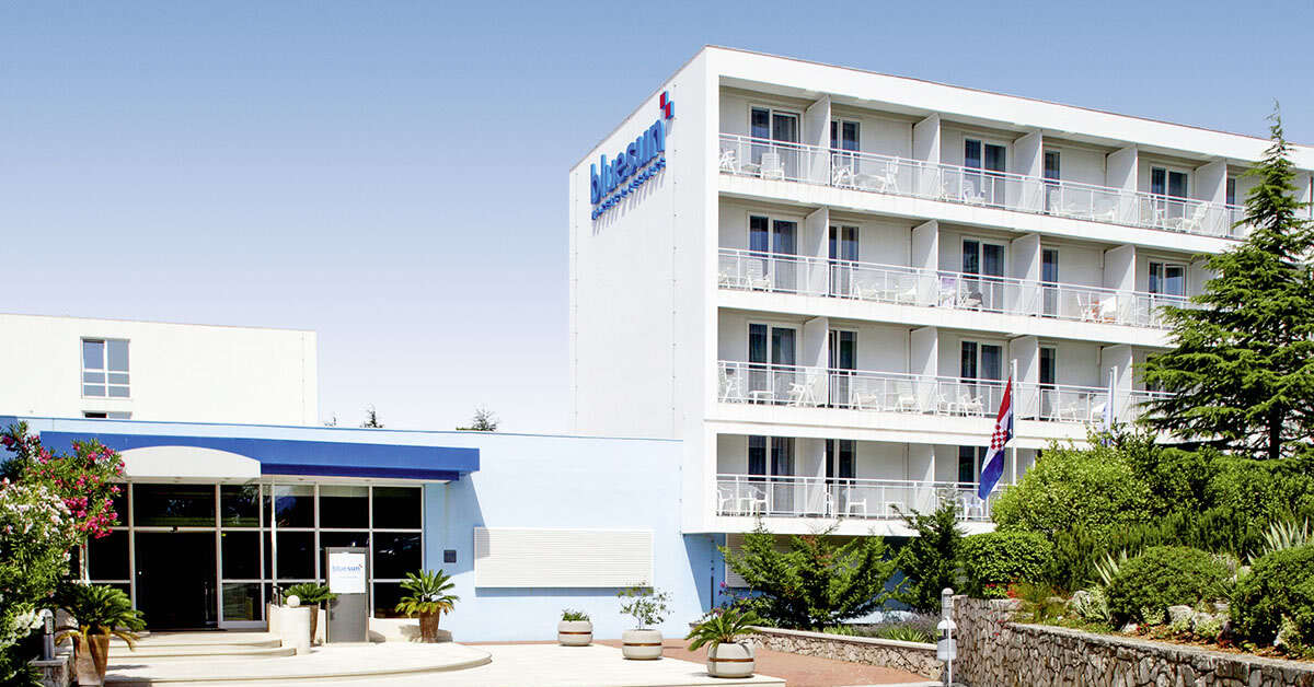 Een foto van de buitenkant van Bluesun Hotel Borak