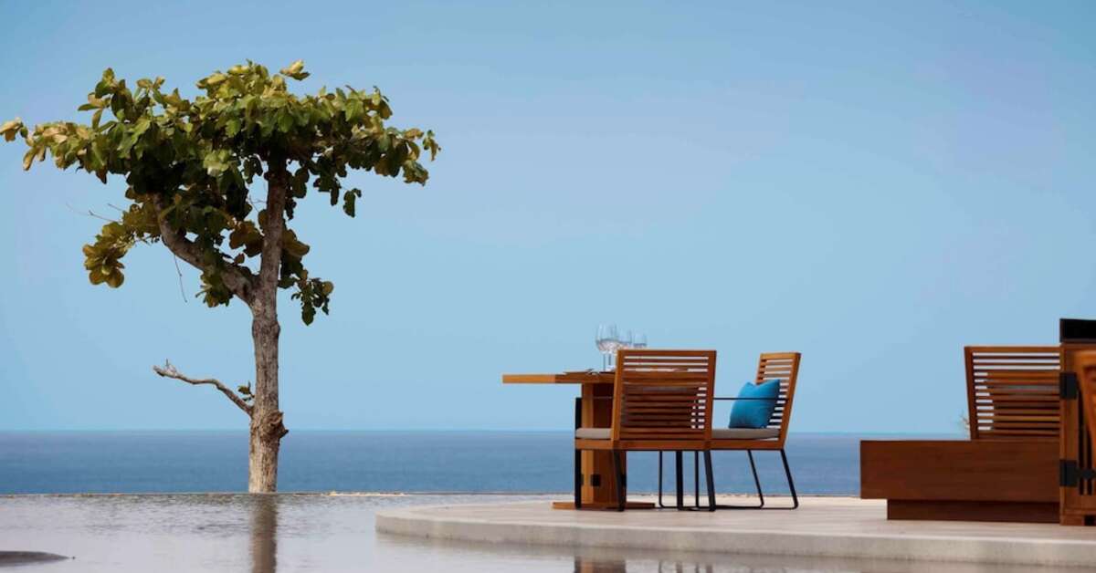 Een foto van het terras bij Pullman Phuket Arcadia Naithon Beach