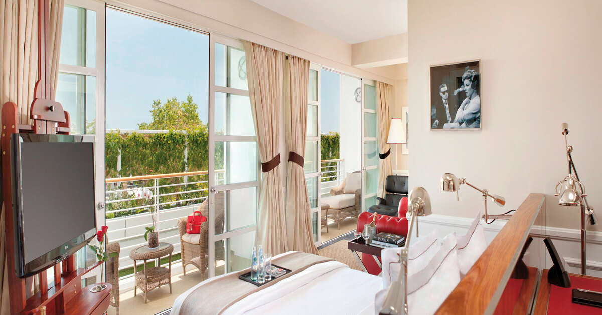 Een foto van Mr. C Beverly Hills