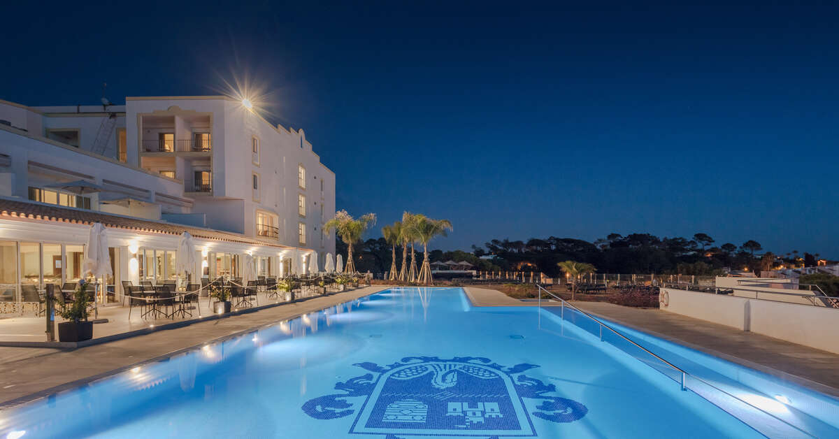 Ein Foto vom Pool im Dona Filipa Hotel