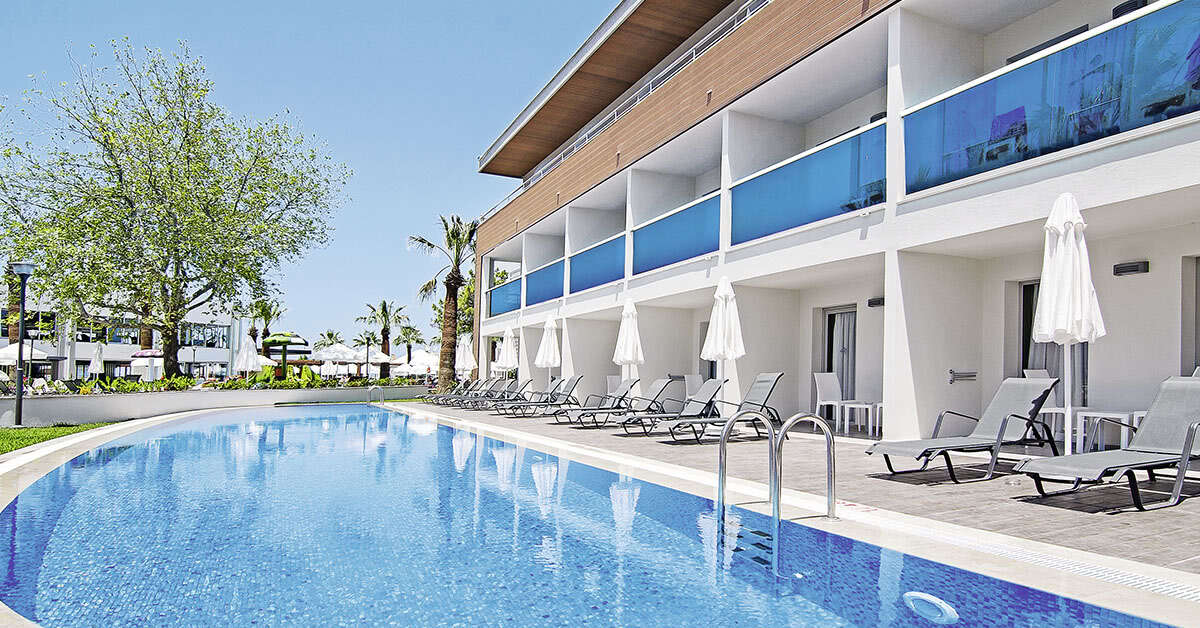 Een foto van het zwembad bij Palm Wings Beach Resort Kusadasi