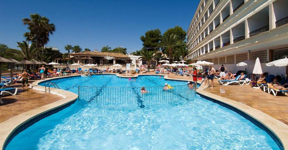Een foto van het zwembad bij Hotel Son Baulo